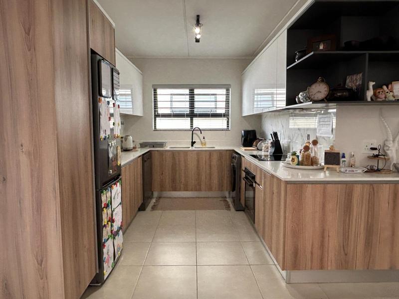 To Let 3 Bedroom Property for Rent in Sandown Western Cape